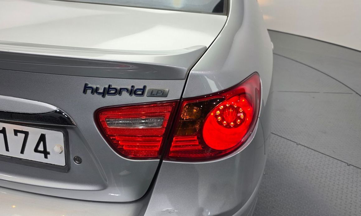 Hyundai AVANTE 2012