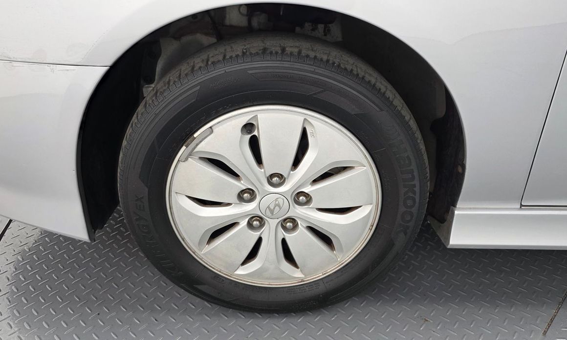Hyundai AVANTE 2012