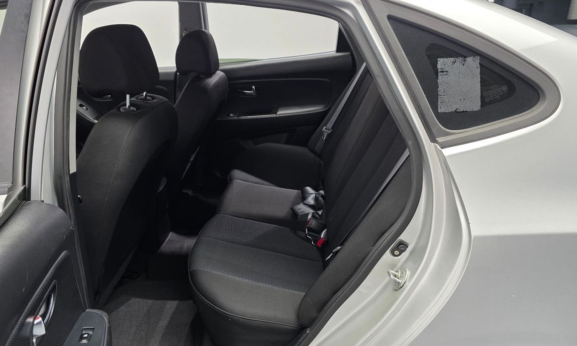 Hyundai AVANTE 2012