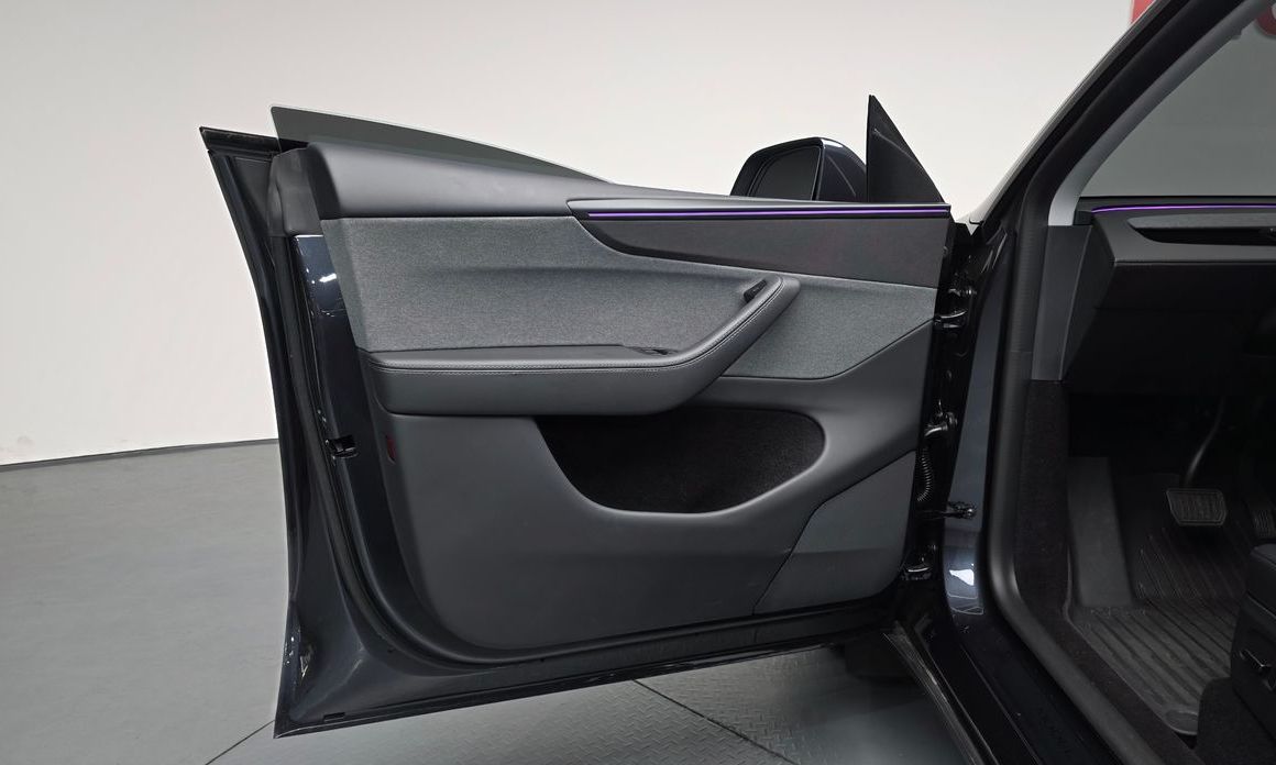 Tesla Model Y 2025