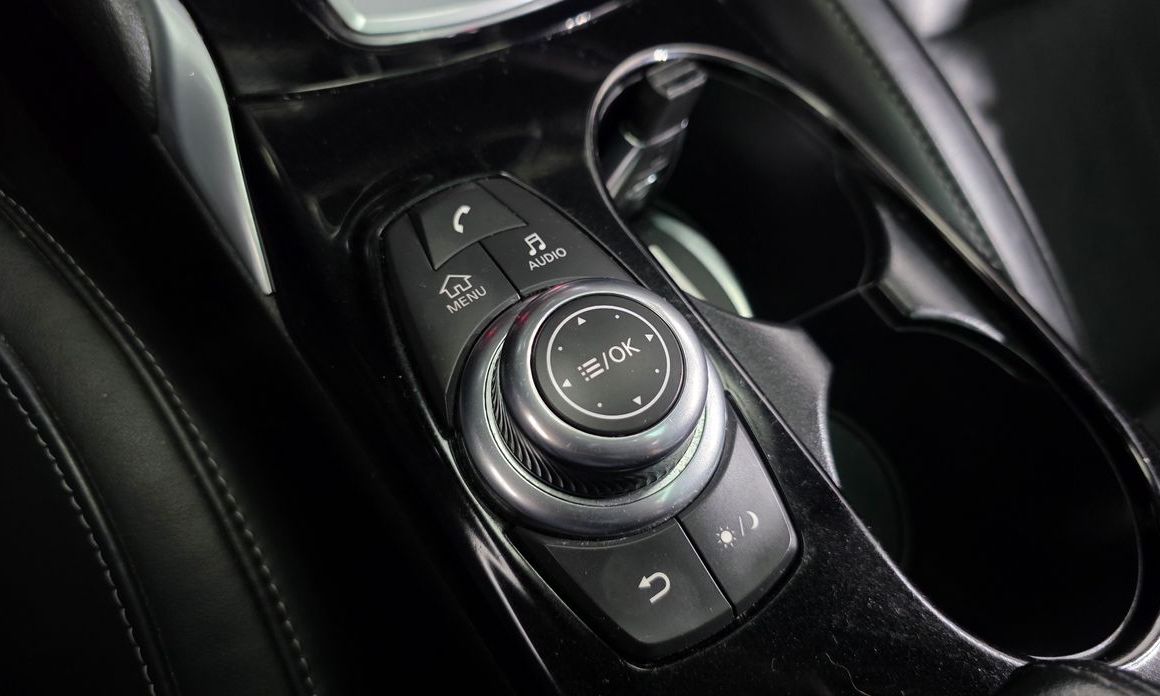 Infiniti Q30 2019