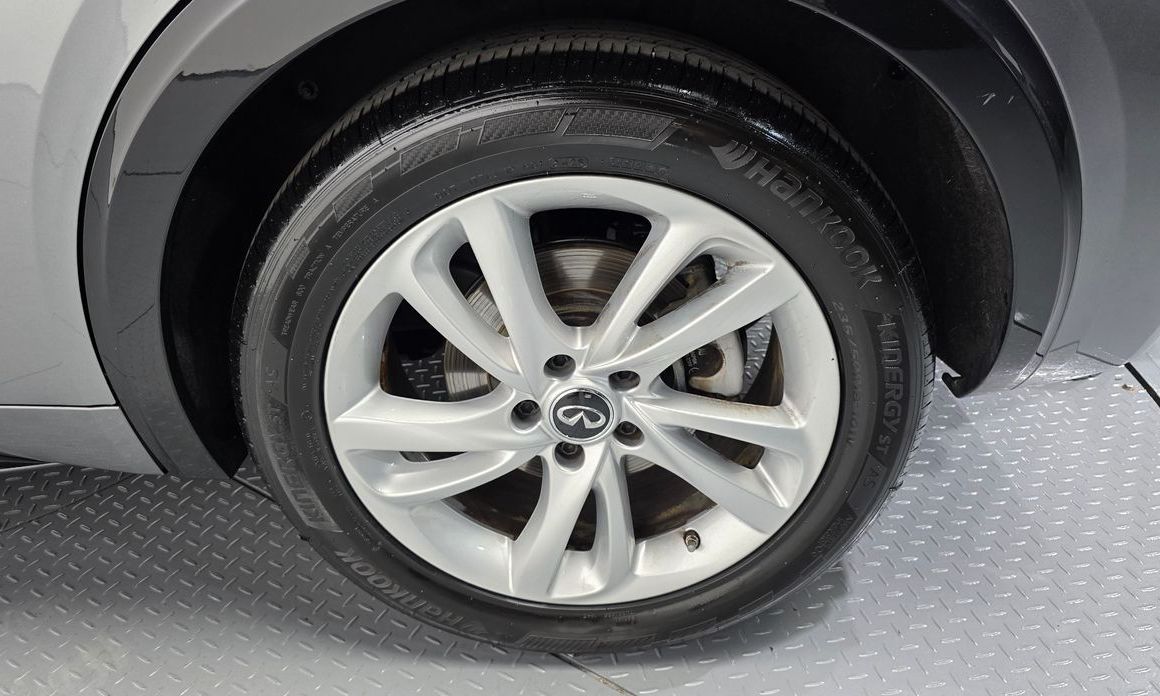 Infiniti Q30 2019