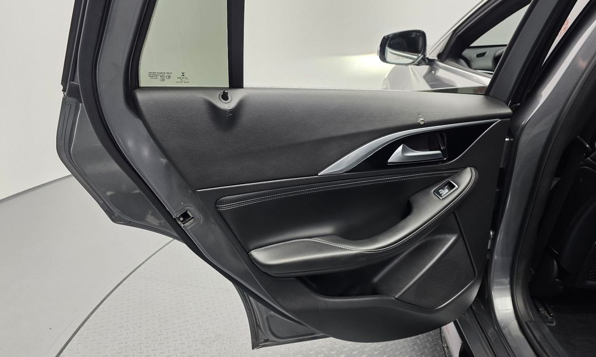 Infiniti Q30 2019