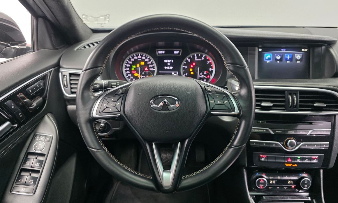 Infiniti Q30 2019