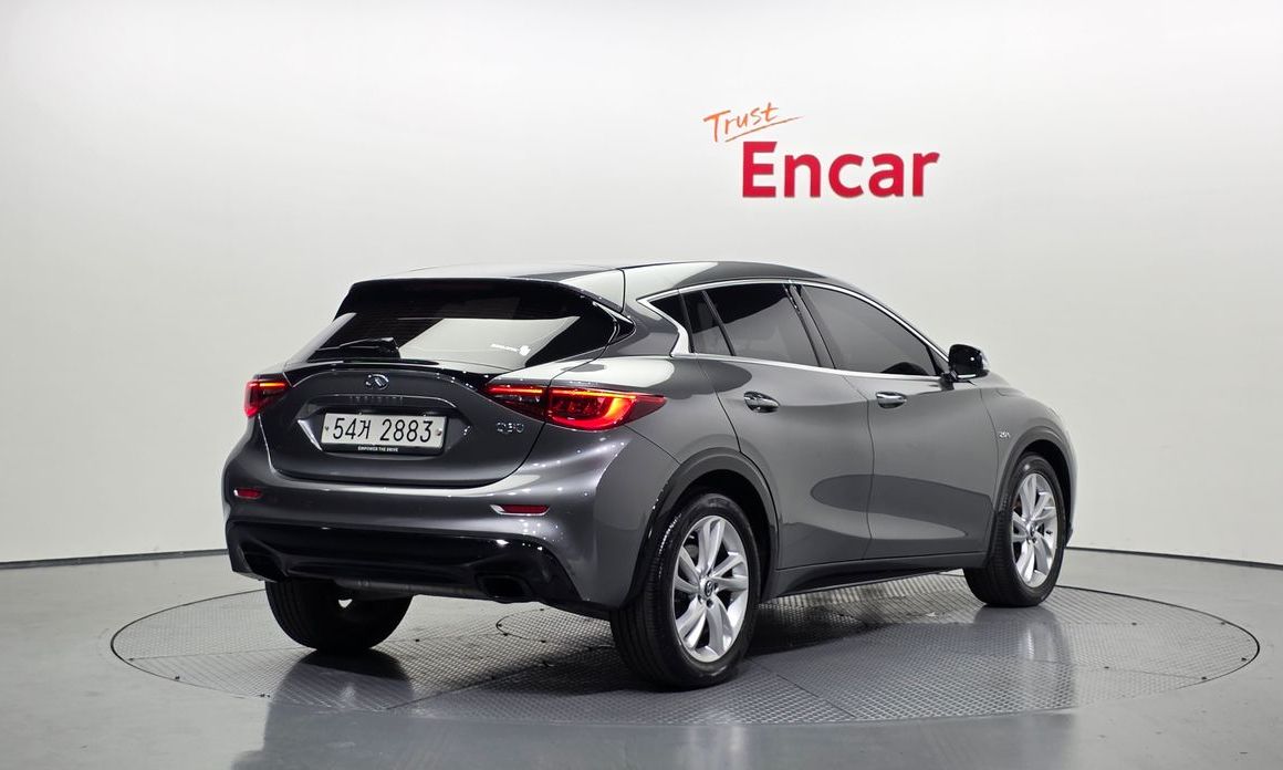 Infiniti Q30 2019