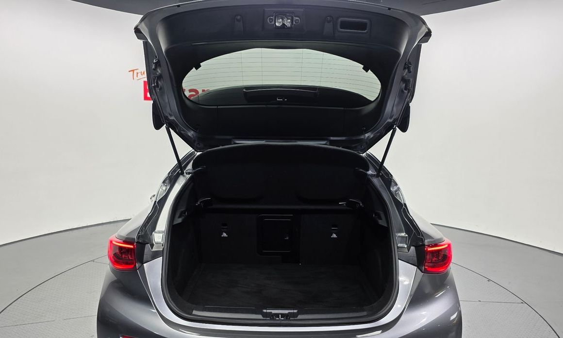 Infiniti Q30 2019