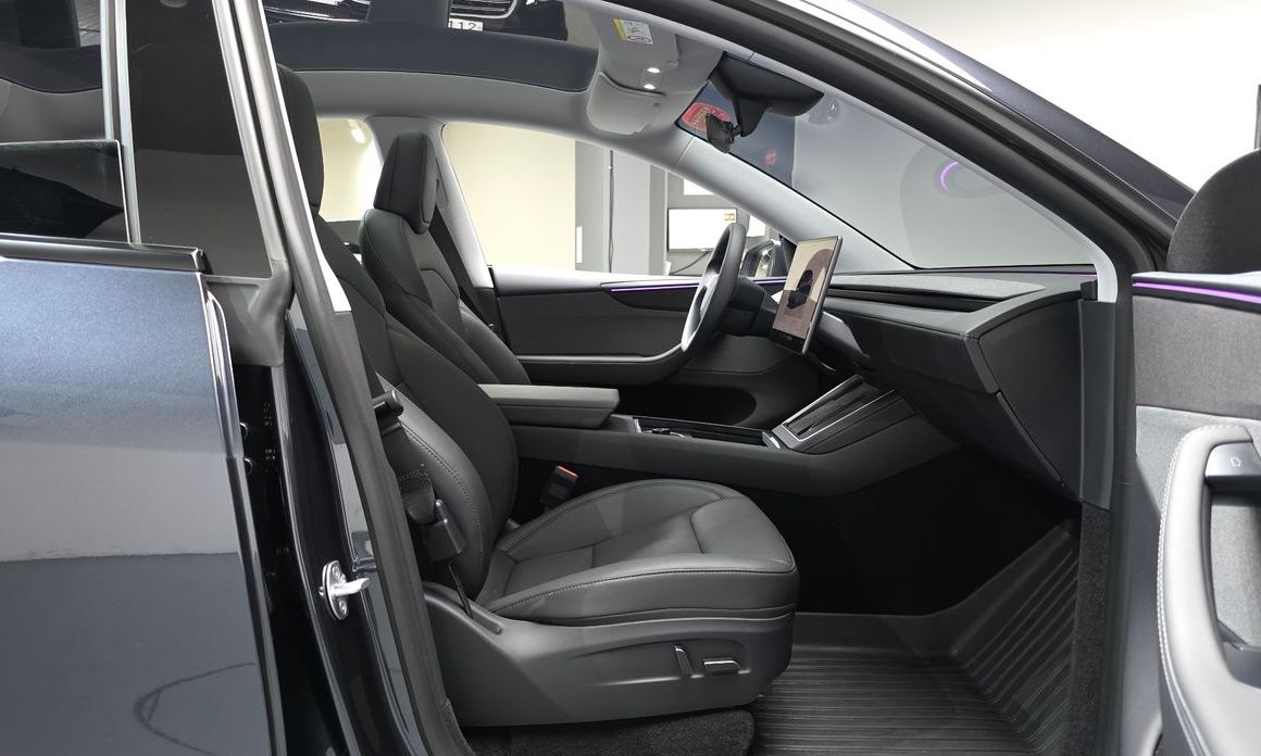 Tesla Model Y 2025