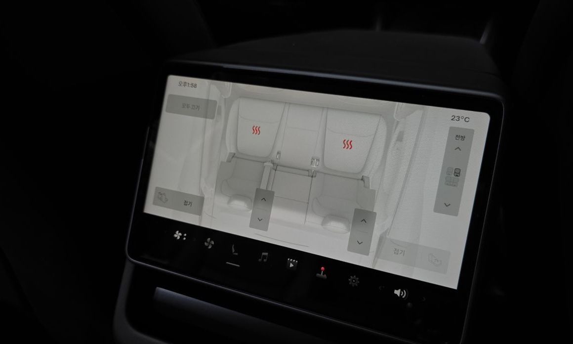 Tesla Model Y 2025