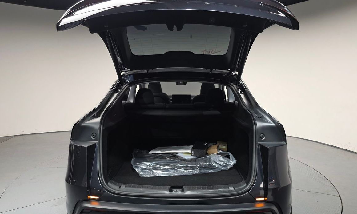 Tesla Model Y 2025