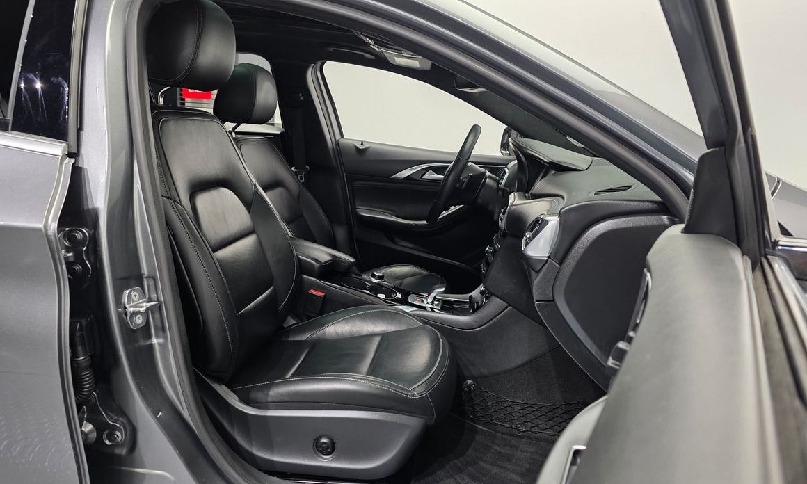 Infiniti Q30 2019