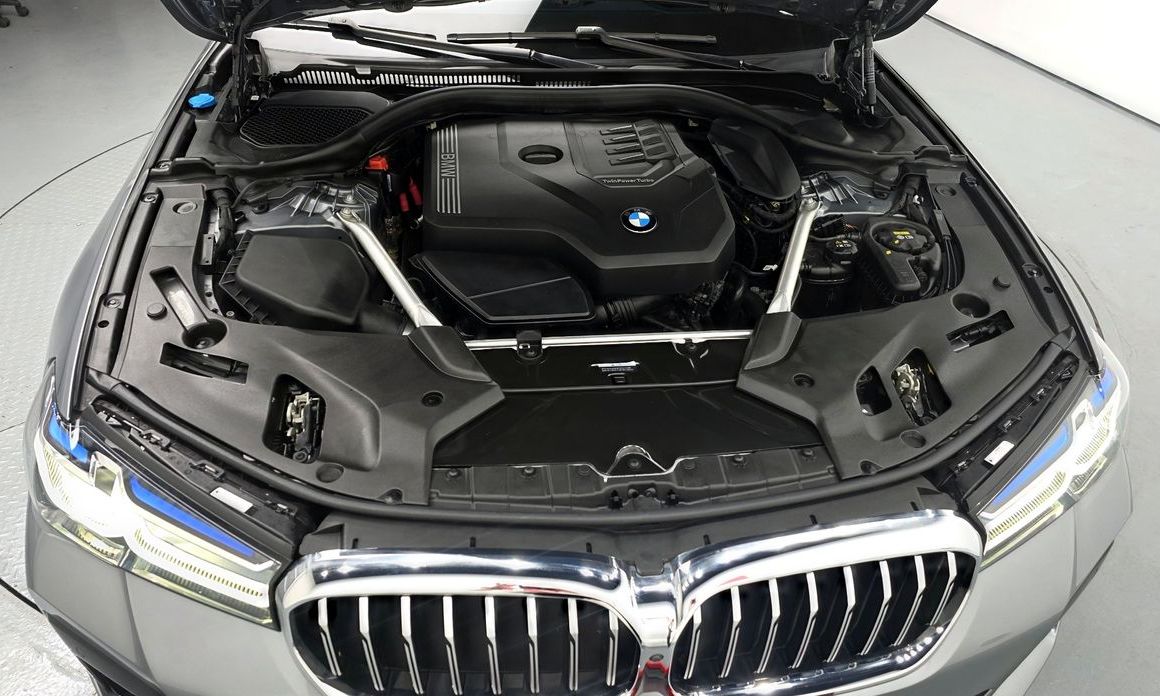 BMW 5-Series 2023
