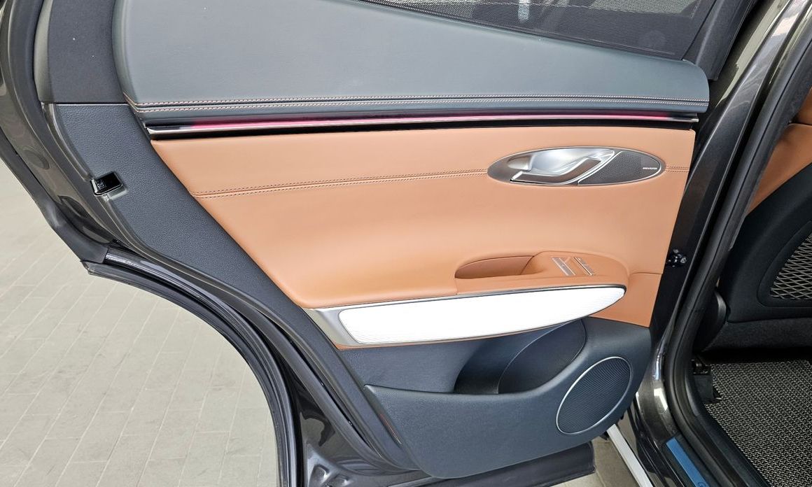 Genesis GV70 2025