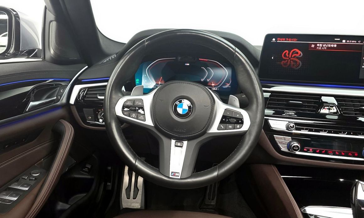 BMW 5-Series 2023
