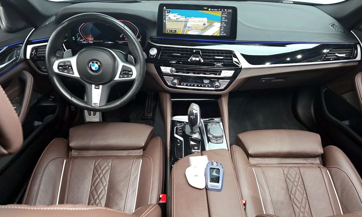 BMW 5-Series 2023