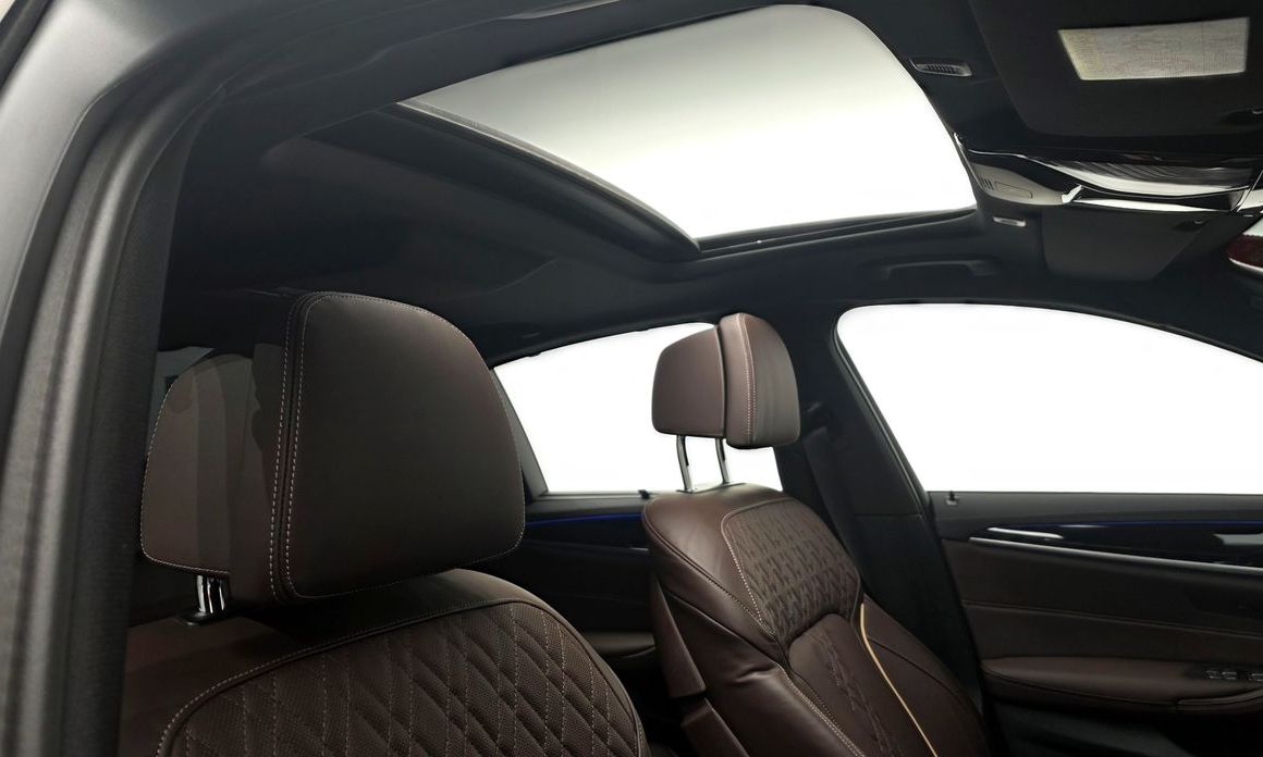 BMW 5-Series 2023
