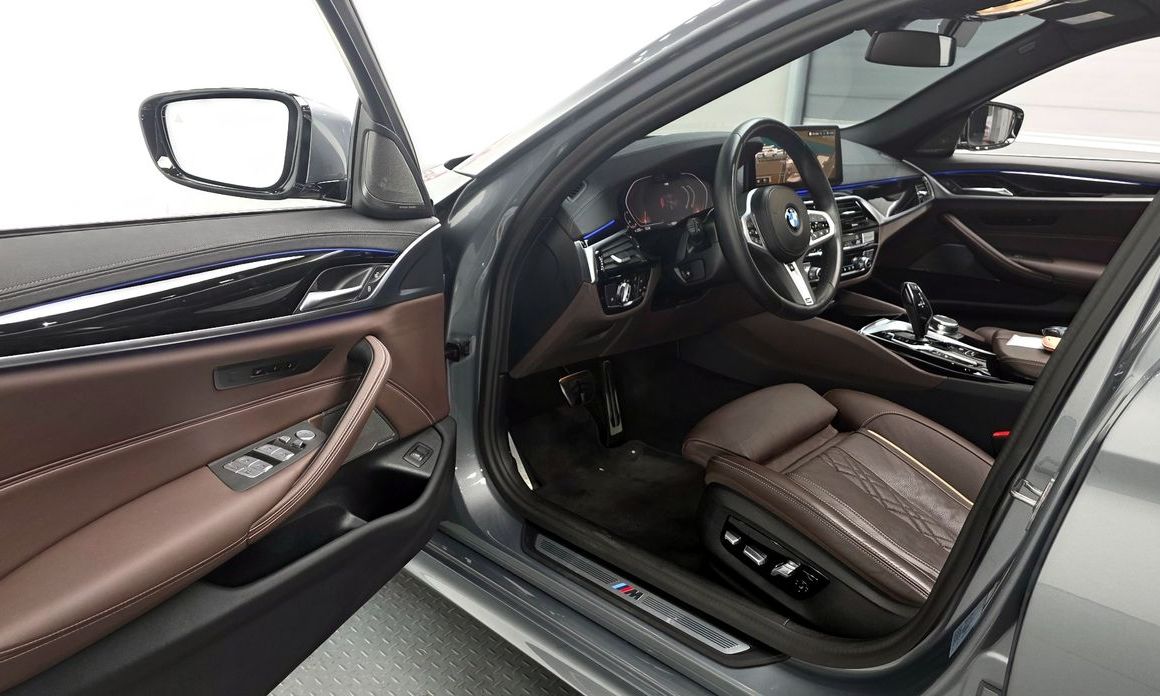 BMW 5-Series 2023
