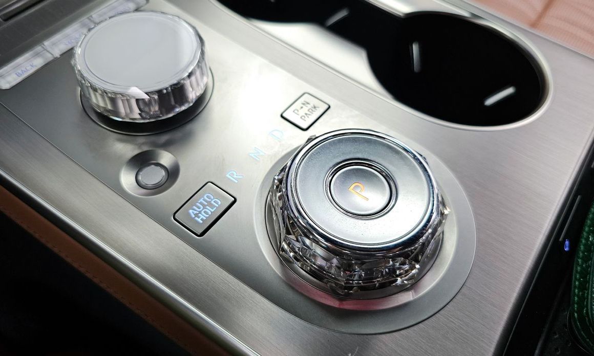 Genesis GV70 2025