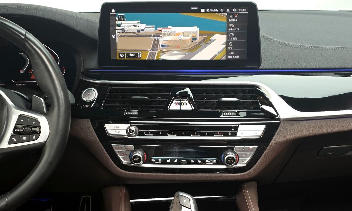 BMW 5-Series 2023