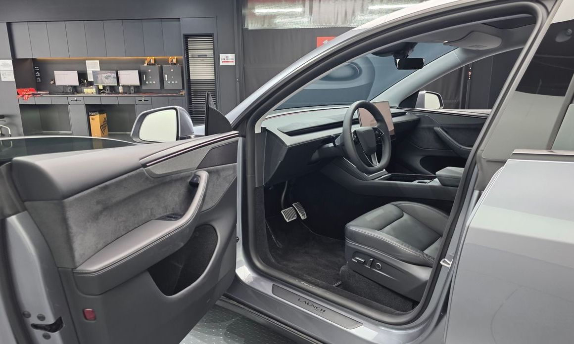 Tesla Model Y 2025