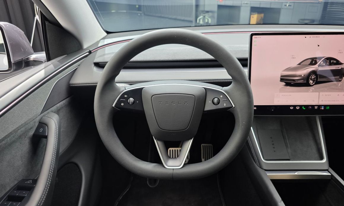 Tesla Model Y 2025