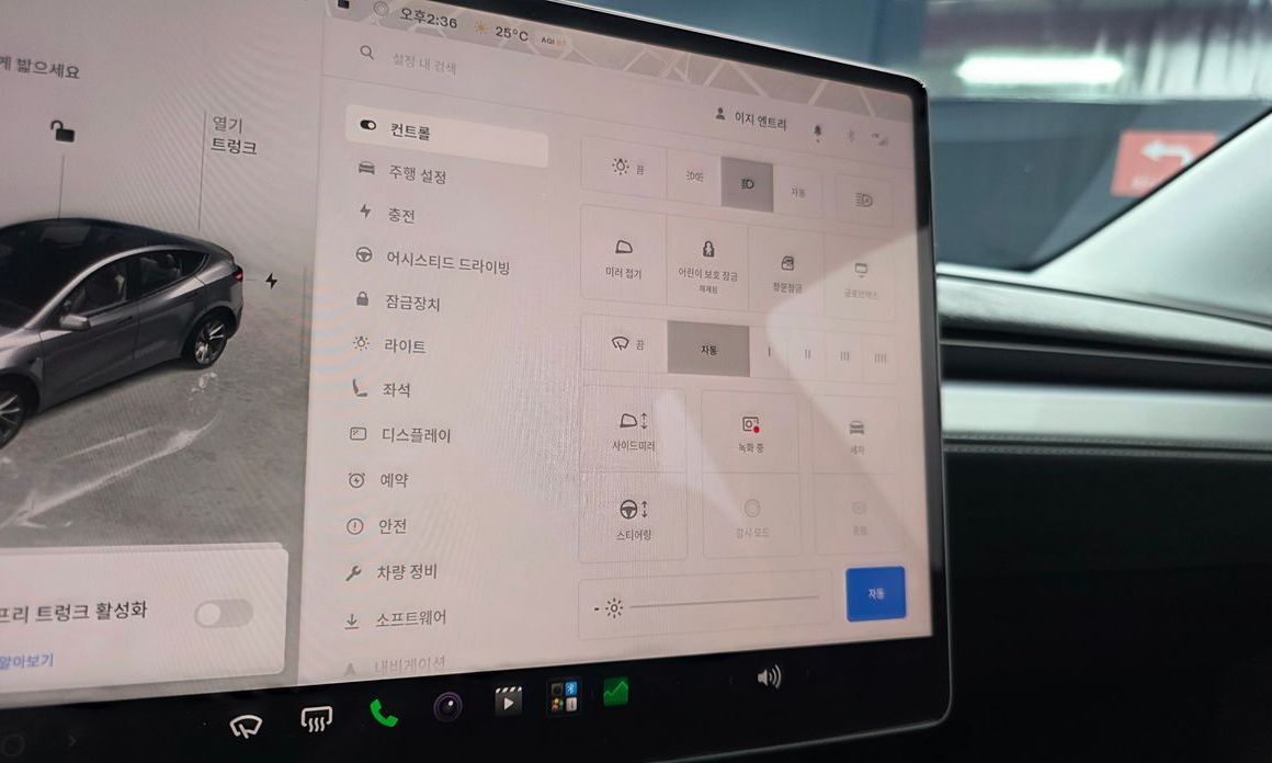 Tesla Model Y 2025