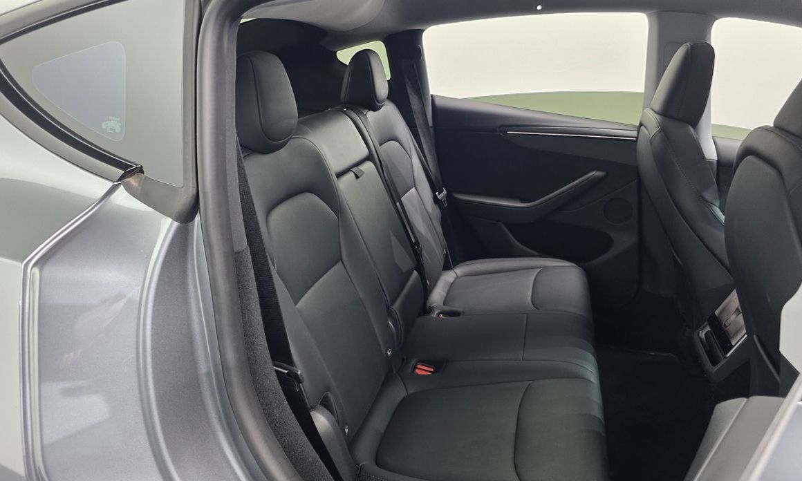 Tesla Model Y 2025