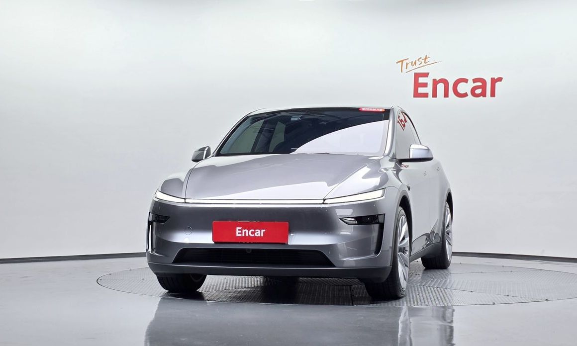 Tesla Model Y 2025