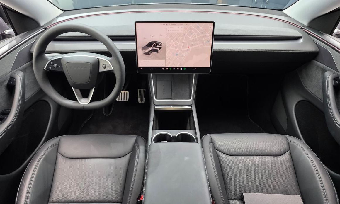 Tesla Model Y 2025