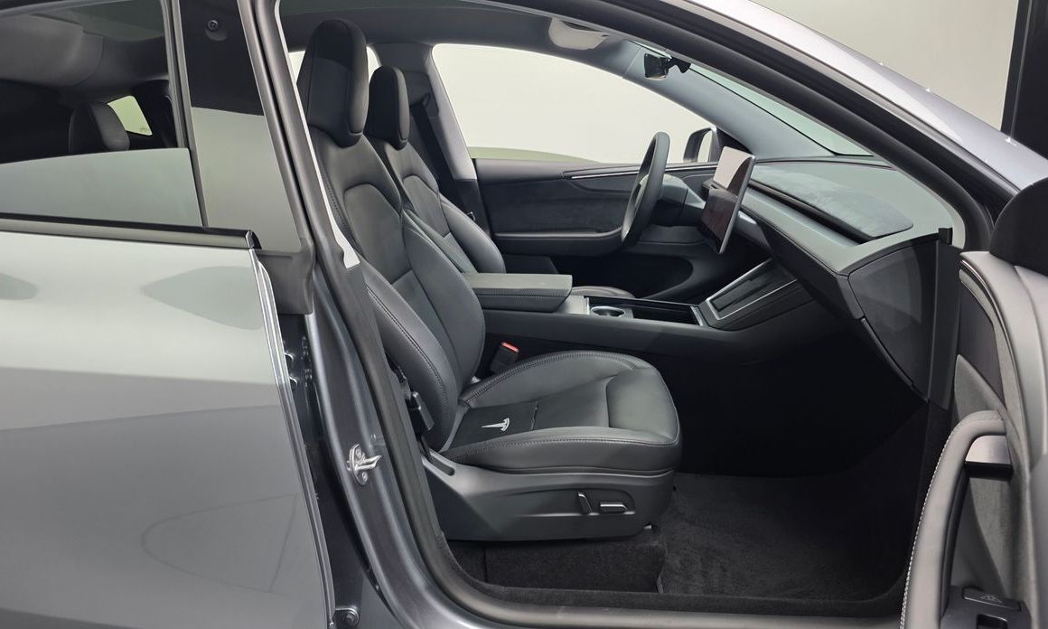 Tesla Model Y 2025
