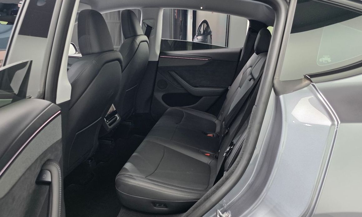 Tesla Model Y 2025