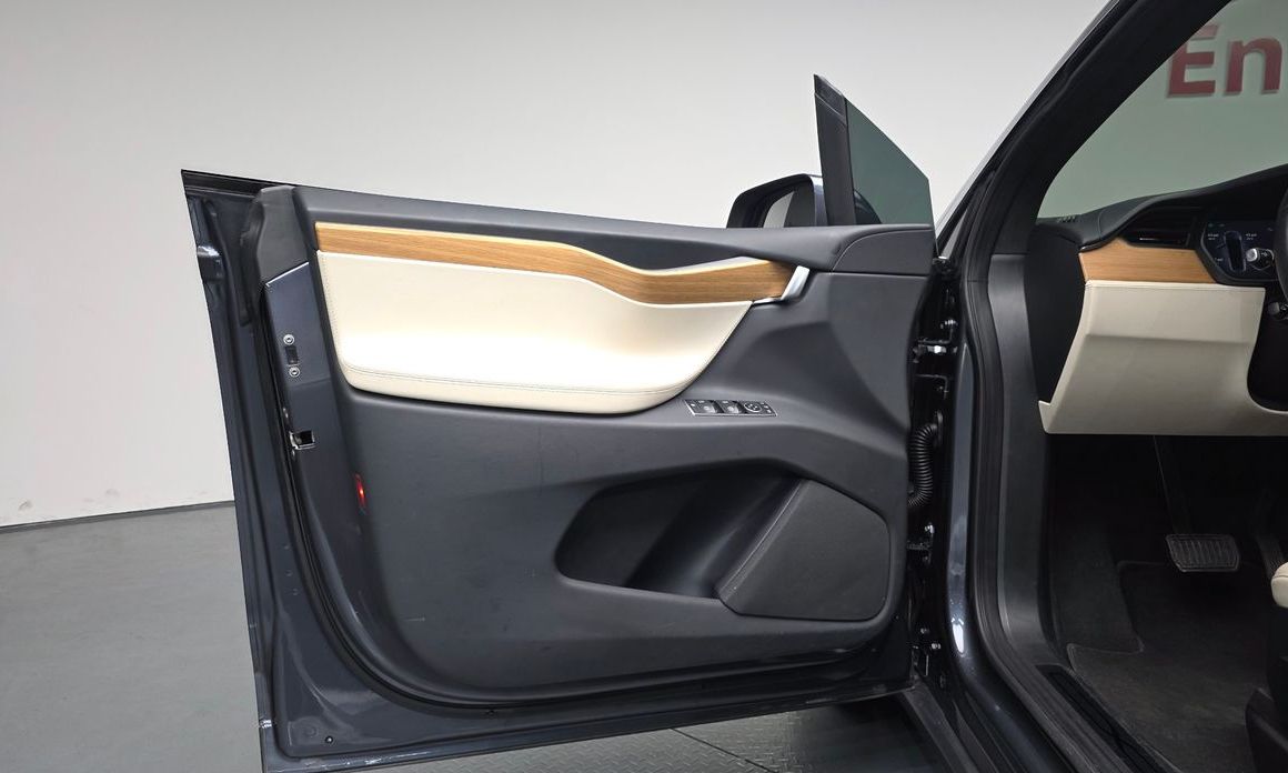 Tesla Model X 2020