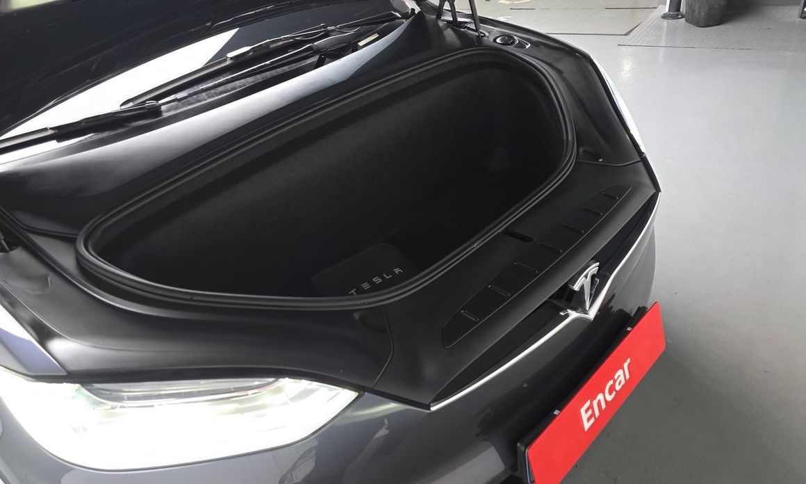 Tesla Model X 2020