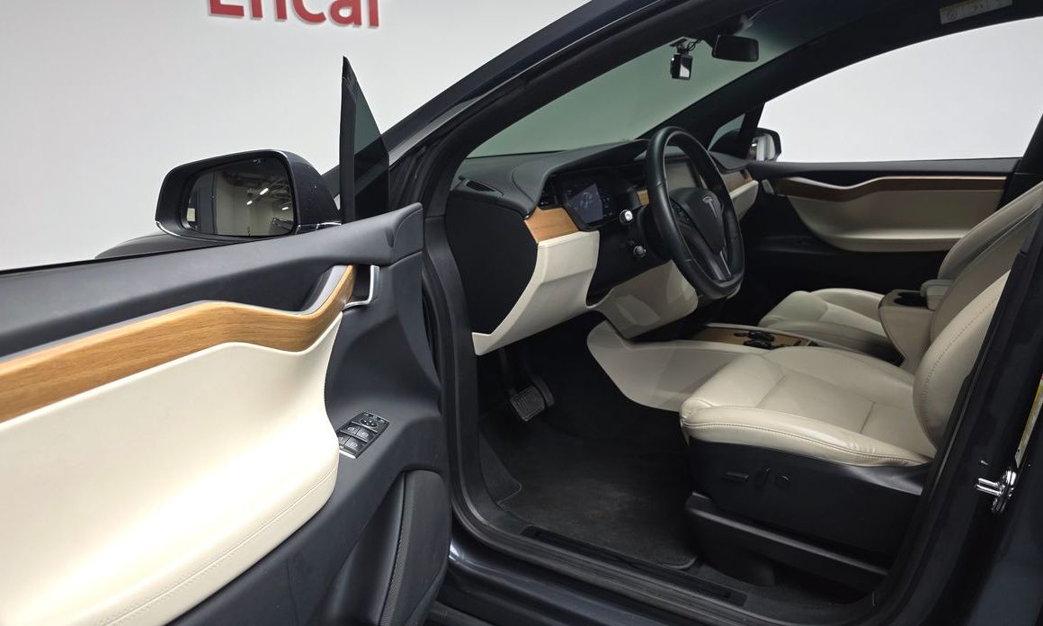 Tesla Model X 2020