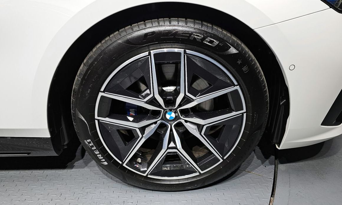 BMW 5-Series 2025