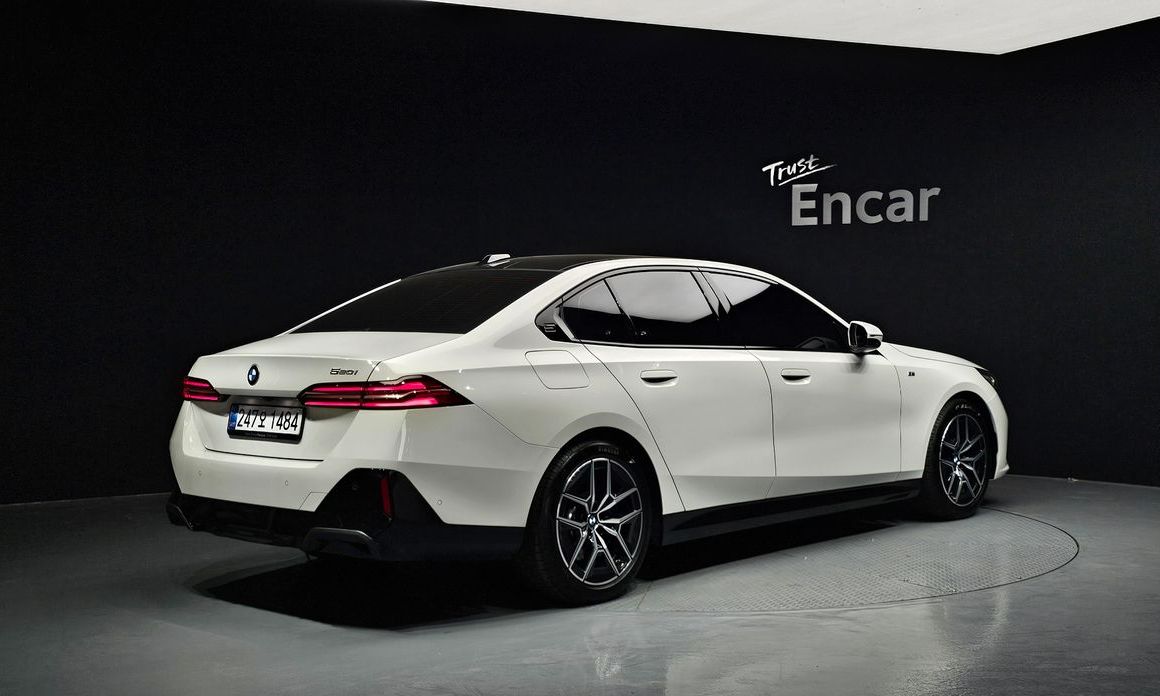 BMW 5-Series 2025