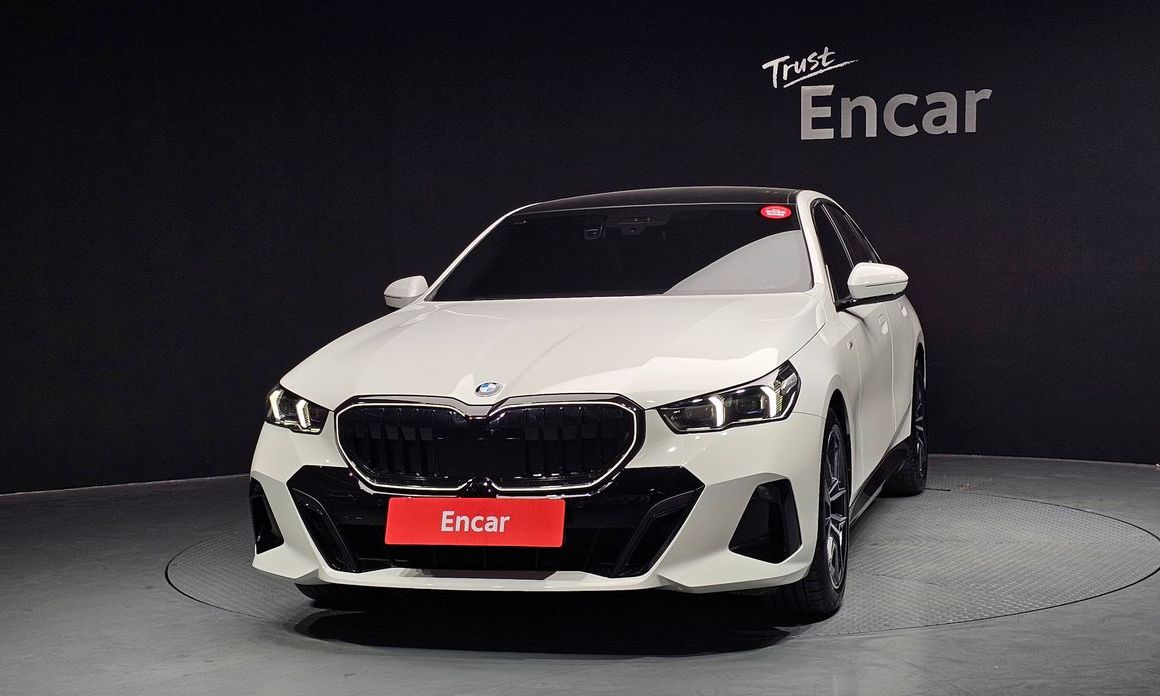 BMW 5-Series 2025