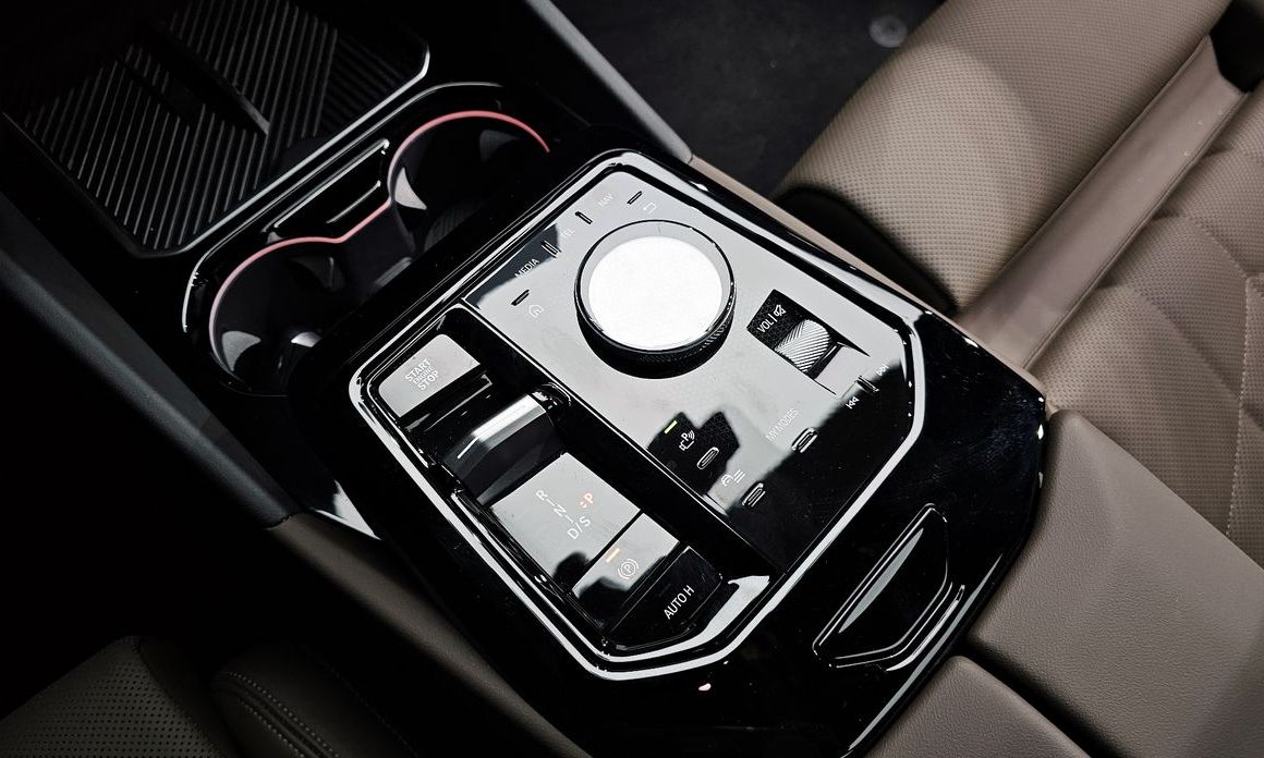 BMW 5-Series 2025
