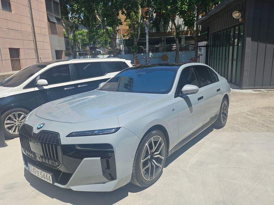 BMW 7-Series 2023