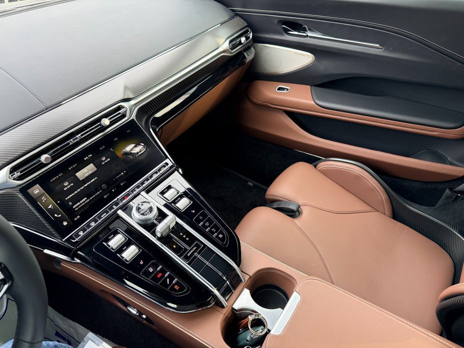 Astonmartin Vantage 2025