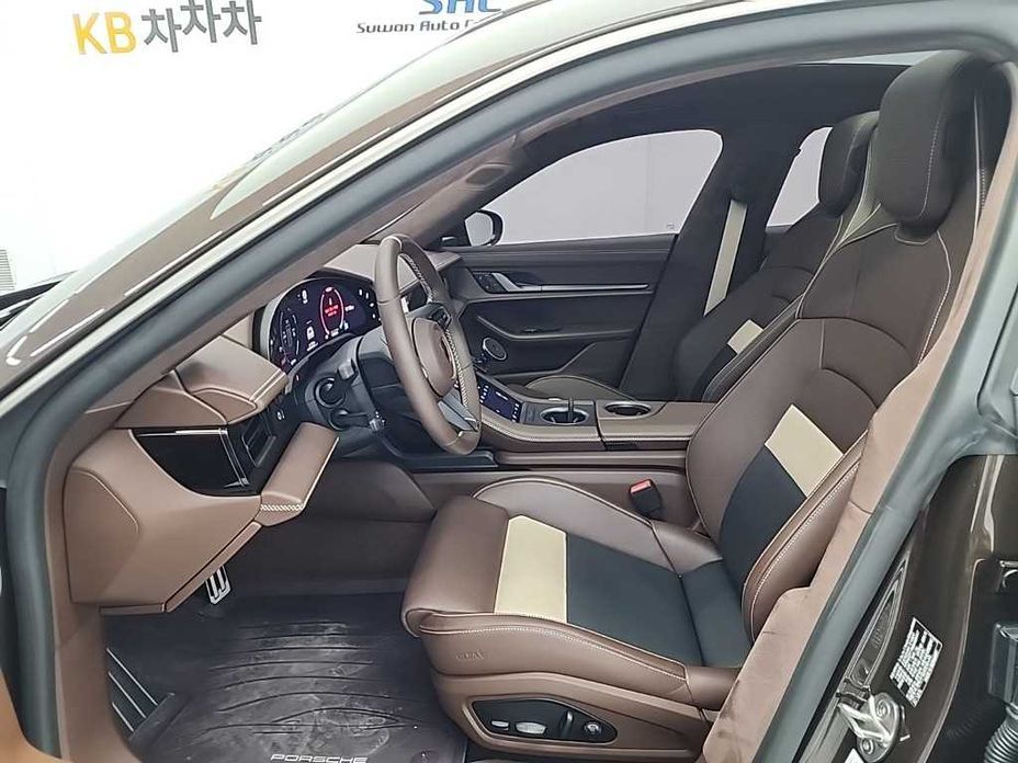 Porsche Taycan 2025
