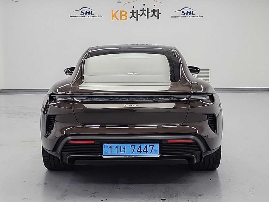 Porsche Taycan 2025