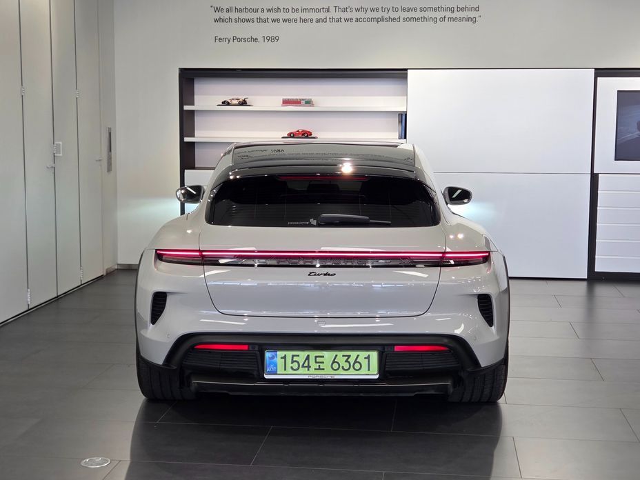 Porsche Taycan 2025
