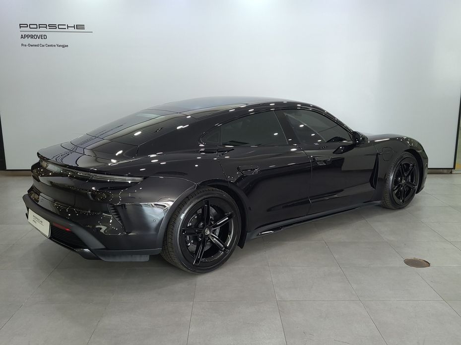Porsche Taycan 2025