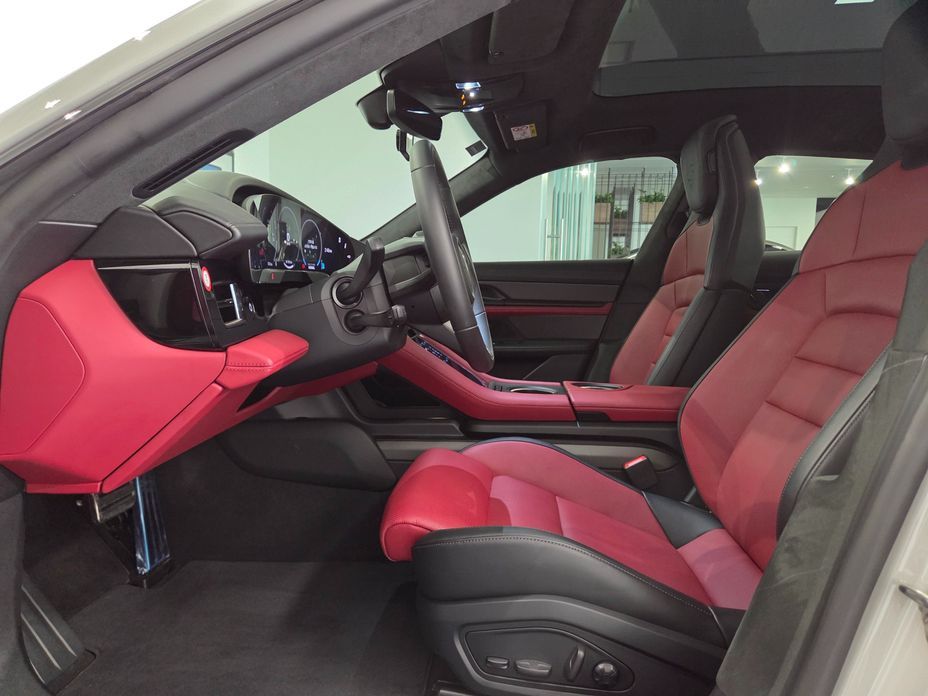 Porsche Taycan 2025