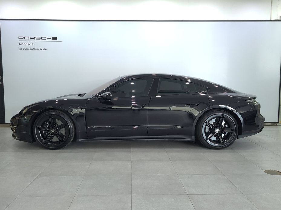 Porsche Taycan 2025