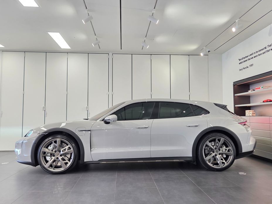 Porsche Taycan 2025