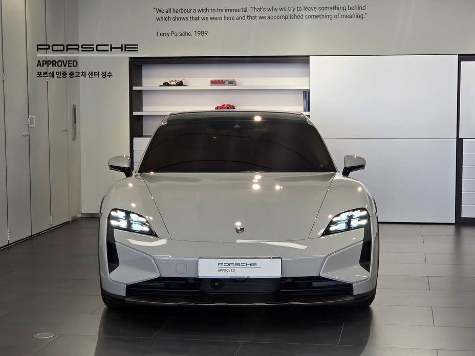 Porsche Taycan 2025