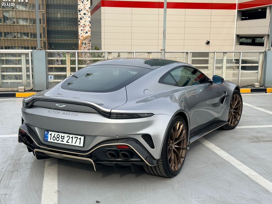 Astonmartin Vantage 2025