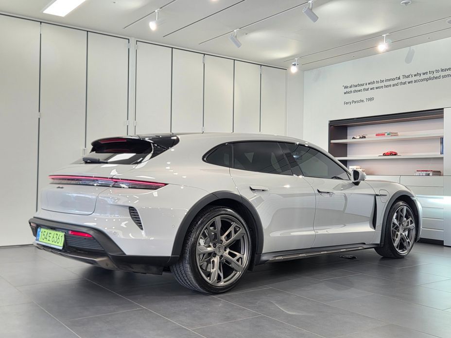 Porsche Taycan 2025