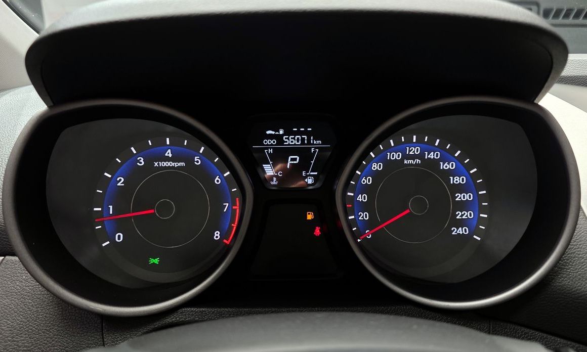 Hyundai AVANTE 2012